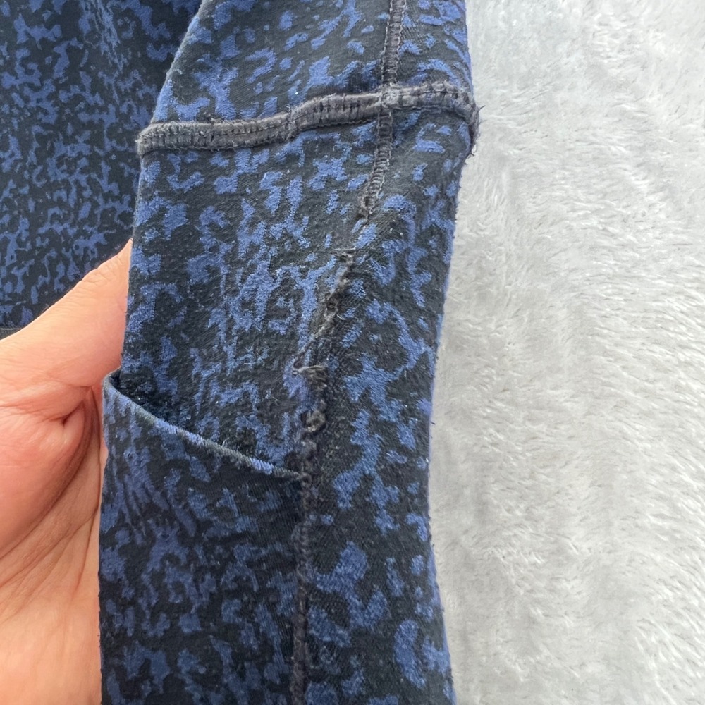 Athleta Salutation Stash Pocket Tight Blue Black Leopard Print Leggings Size M - Picture 8 of 11
